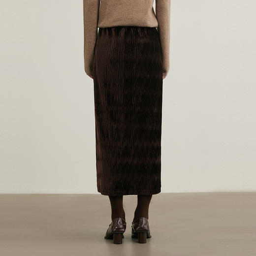 NEELLY纳俪商场同款冬季新款法式深色半身裙女压褶质感百搭针织裙N24105E01119 商品图1