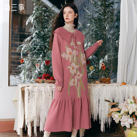 两三事花漾甜情2024冬新款甜美镂空大翻领大花毛巾绣毛衣裙连衣裙