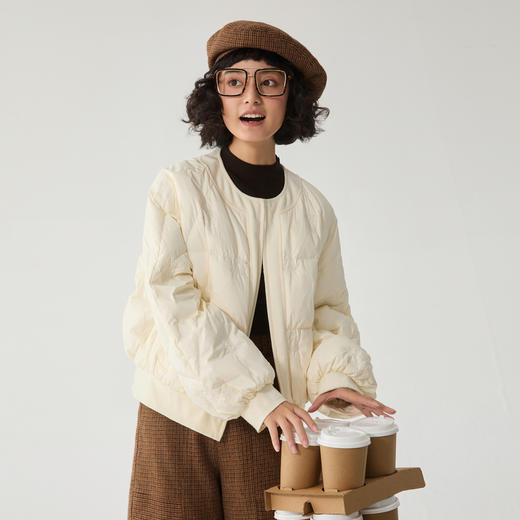 谜底白色羽绒服女2024冬新品休闲百搭简约圆领短款鸭绒244MY1535 商品图0