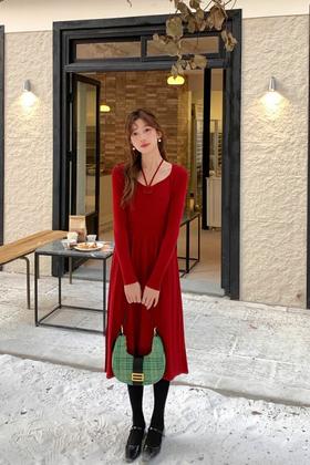 SIA SAYLOR 设计感挂脖针织连衣裙 19620