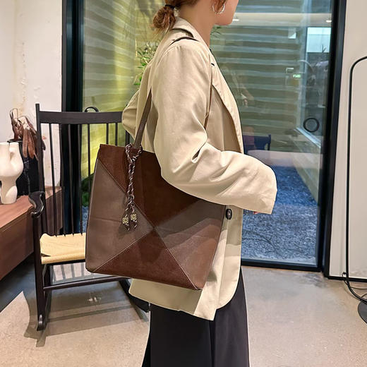 经典鲨2024年冬季新款时尚拼接大容量手提包KGB53-D595131 商品图3
