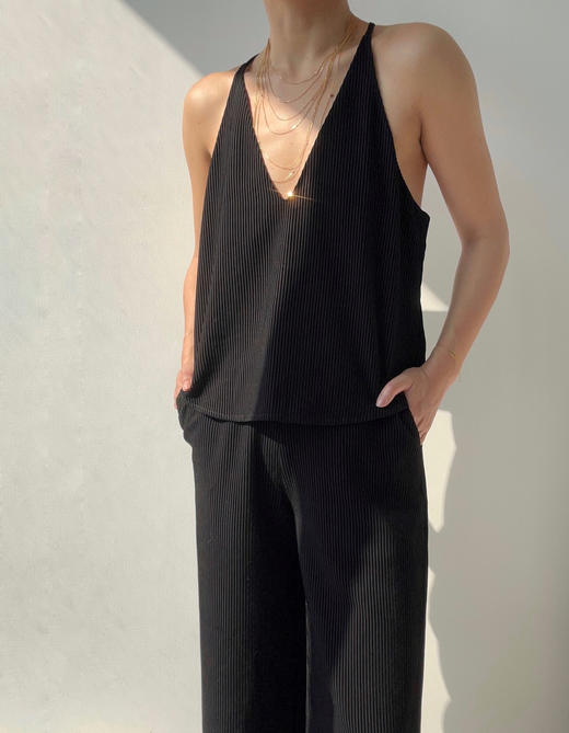 Semplicita｜Z01 V领吊带上衣 [ 黑条 ] 商品图1