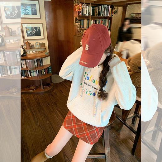 <曾小咸推荐>新品现货秒杀！卖完下架不再补 ！微信粉丝打折价！！设计感彩色字母绣花灰色卫衣 日常169.99/件 立减76.99 秒杀93/件！！ 商品图4