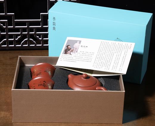 紫砂缠枝莲花一壶两杯套组， 细腻优质朱泥，鎏金缠枝莲贴花工艺【G】 商品图4