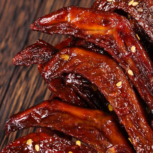 【美味零食 |馋小乖鸭翅中+鸭翅尖香辣味100g*4包装】两种食材各2包，开袋即食 翅中香辣饱满皮薄肉多，翅尖肉质紧实，辣味重建议成人食用，不吃辣者慎拍！食品类下单后不支持退款！ 商品图5