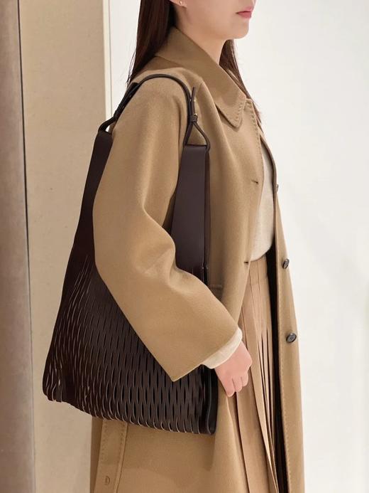 【高品质私服】【IC全羊绒双面呢插肩袖大衣】舒适廓形，简约大气，对身材包容度高【无标出货 介意慎拍】 商品图3