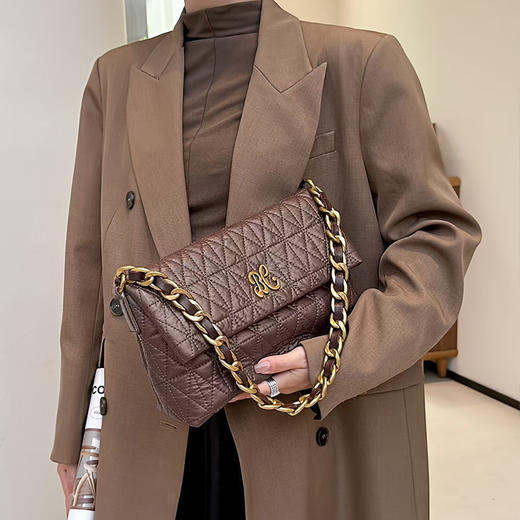 经典鲨2024年冬季新款时尚菱格大容量单肩斜挎包KGB53-D5952031 商品图3