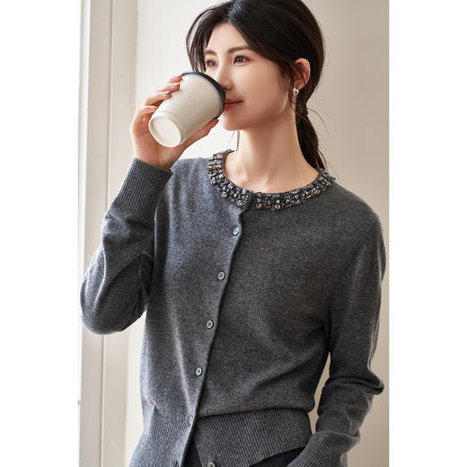 【轻奢羊毛针织开衫】重工轻奢气质针织衫 手缝亮钻圆领设计感羊毛针织上衣4771 商品图1