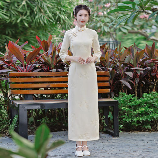 麂皮绒复合婚礼宴会礼服，中袖高端改良绣花旗袍MLS6274 商品图1