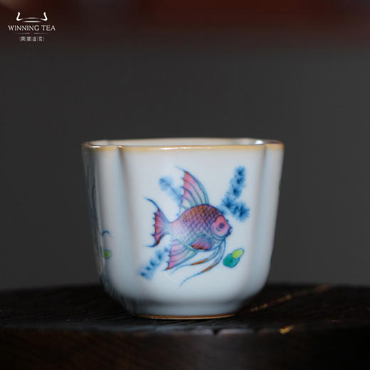 问鼎汝瓷鼎峰柴窑天青高四喜杯（鱼跃清波） 商品图0