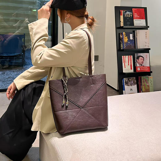 经典鲨2024年冬季新款时尚拼接大容量手提包KGB53-D595131 商品图4