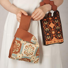 敦煌系列 藻井纹样针织手提包 纹样针织提手手机包