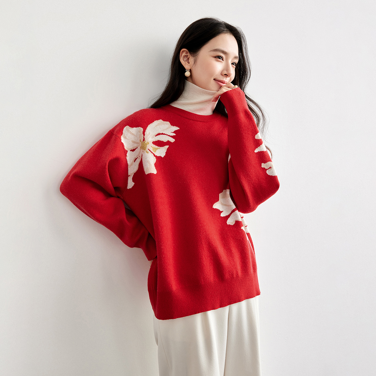 【内购】新年快乐安可拉红新年红圣诞节百合图案慵懒花朵提花针织毛衣-W51E58092
