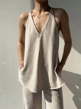 Semplicita｜Z06 V领吊带上衣双侧开叉 [ 奶油白 ]