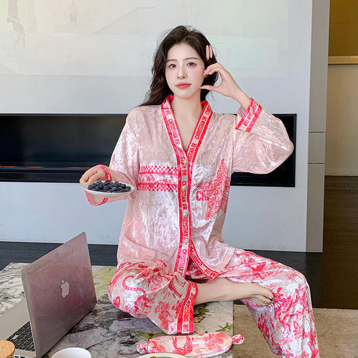 【超舒服！金钻绒家居服套装】亲肤透气，可外穿云朵天丝女秋冬季长袖网红满天星时尚可外穿家居服 商品图0