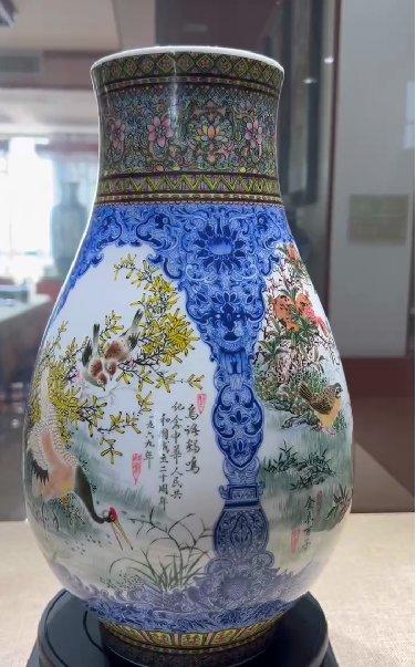 青花开窗鸟语花香福筒瓶 商品图0