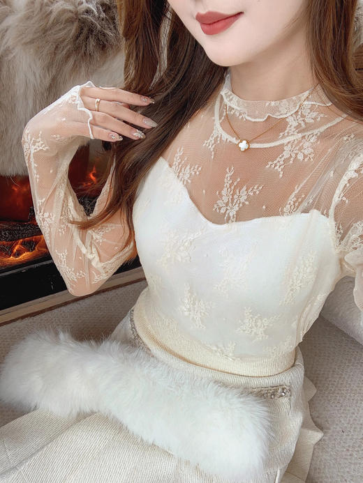 张心子【月光天鹅颈】浪漫透视刺绣网纱拼接打底衫女秋冬新款女装 U2411040 商品图5