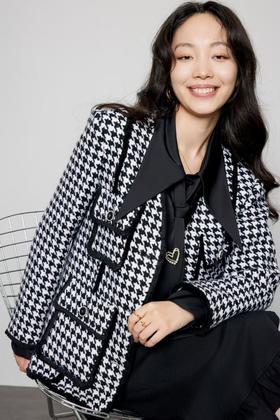 ESTELLICA 黑白千鸟格小香风V领羽绒外套 19660