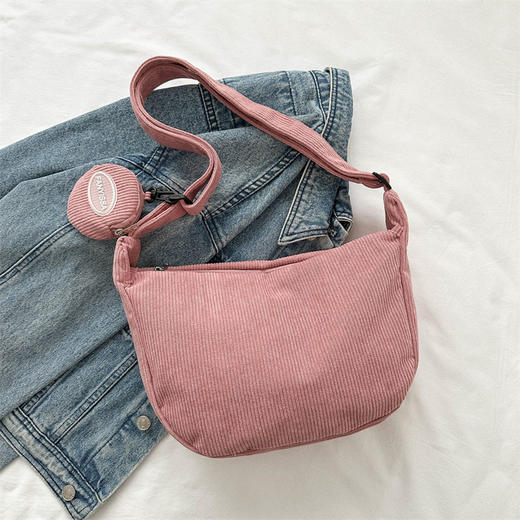 【新款韩版斜挎包，容量大，便携式】纯色简约大容量 秋冬季新款 韩版简约单肩 斜挎包饺子包-QQ 商品图8