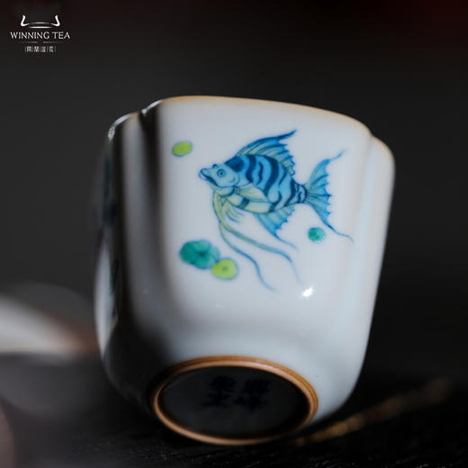 问鼎汝瓷鼎峰柴窑天青高四喜杯（鱼跃清波） 商品图3