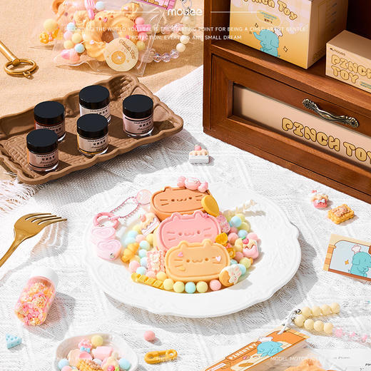 【DIY属于自己的潮流捏捏乐】mobee面包坊捏捏乐自制手工DIY材料 硅胶配件 减压玩具 商品图1