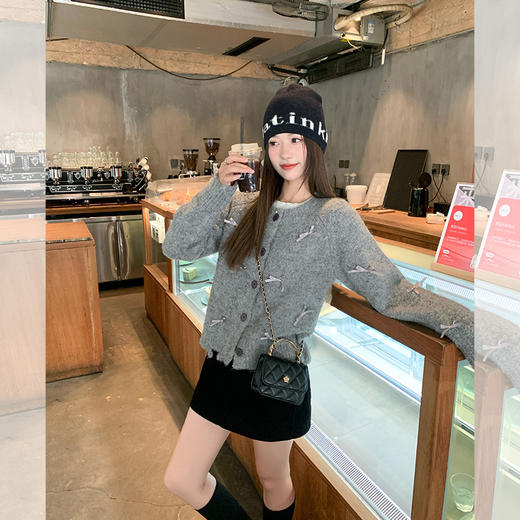 <曾小咸推荐>百搭深灰色蝴蝶结毛衣开衫 商品图1