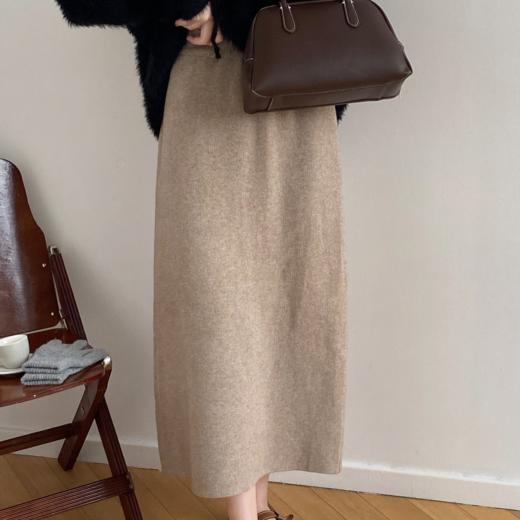 纯色直筒后开叉仿羊绒半身裙N503  十色可选百搭；佐姿莎 休闲气质兼具，轻松搭配御姐味道，下摆开叉设计，洋气高级显瘦；加密加厚仿羊绒，580g将近1.2斤的重量，软糯厚实保暖 商品图5