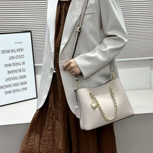 经典鲨2024年冬季新款纯色简约气质单肩斜挎手提包KGB31-D588331 商品图5