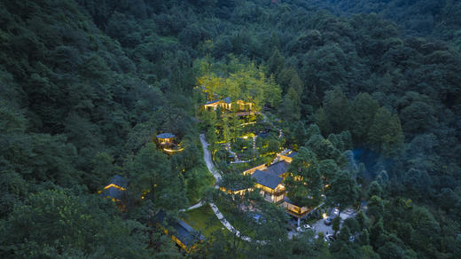 【团建优选-青城山275号院】6888元=7房温泉私汤/泳池民宿，会议室，草坪，临溪靠山、避暑、银杏、冬季泡汤，带地暖 qy 商品图1