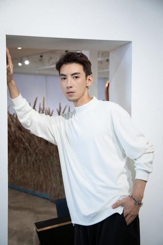 W44211189长袖中领T恤 商品图2