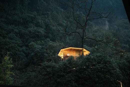 【团建优选-青城山275号院】6888元=7房温泉私汤/泳池民宿，会议室，草坪，临溪靠山、避暑、银杏、冬季泡汤，带地暖 qy 商品图2