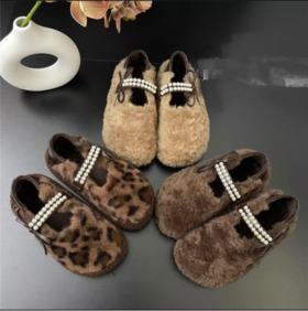 【BFAG.Profit珍珠蝴蝶结毛毛鞋】💦 🥿这双显脚痩、显腿细的毛毛鞋🌸 🥿优质绒面，百搭好看❗舒适耐穿❗ ☑轻、软、好穿，❤️暴走2W步不累脚不磨脚跑跳稳当