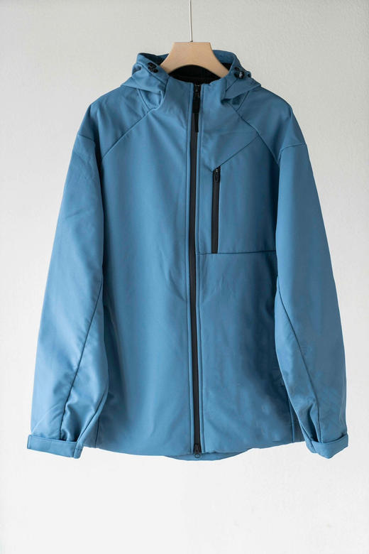 ❤️【鸟家同面料！专业户外防水软壳冲锋衣机能夹克E47-1502-1】👏 🔷防风防水防污耐脏，✌️兼顾颜值和功能性 🔷上身轻盈无赘感，💖不挑身材，遮肉又有型 🔷四个颜色可选，简单有质感，  商品图4