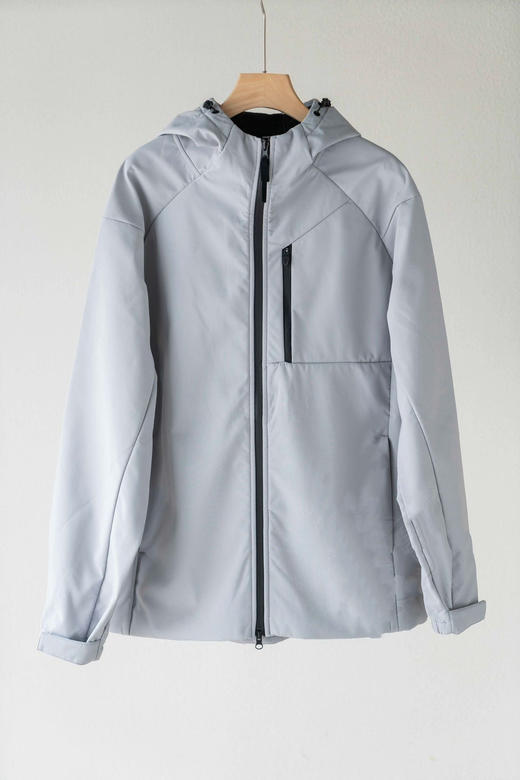 ❤️【鸟家同面料！专业户外防水软壳冲锋衣机能夹克E47-1502-1】👏 🔷防风防水防污耐脏，✌️兼顾颜值和功能性 🔷上身轻盈无赘感，💖不挑身材，遮肉又有型 🔷四个颜色可选，简单有质感，  商品图3