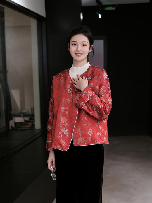 创业大礼包|宋锦散花纹夹棉外套+新中式丝绒微喇裤黑色+真丝压花圆领女上衣-珍珠白(梅兰竹菊纹样) 商品图1