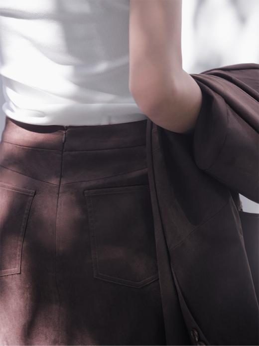 LIYIHAN 进口面料24冬新款麂皮不规则结构短款A字半裙高级设计感 商品图4