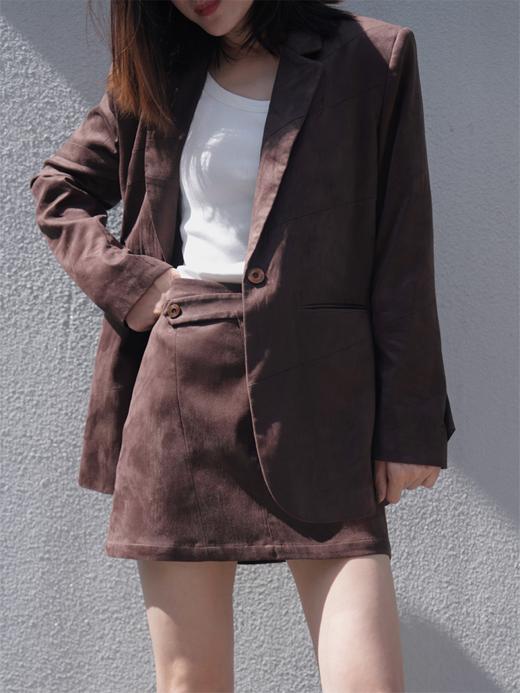 LIYIHAN 进口面料24冬新款麂皮不规则结构短款A字半裙高级设计感 商品图1