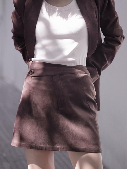 LIYIHAN 进口面料24冬新款麂皮不规则结构短款A字半裙高级设计感 商品图0