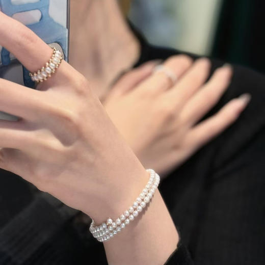 又慵懒又精致 谁家的手镯这么好看呦 珍珠手镯安排上啦 4-5mm 很经典呢 很亮 圆润均匀 商品图9