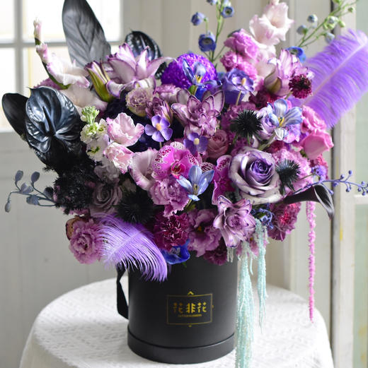 《星光璀璨》黑紫色千金风郁金香重瓣百合剑兰高级感紫色抱抱桶（需提前一天预定） 商品图0