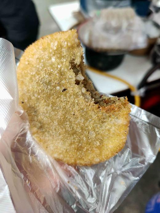 手工绿豆糍粑，1包10个，回去炸一下就可以吃了，邵阳带回来的 商品图0