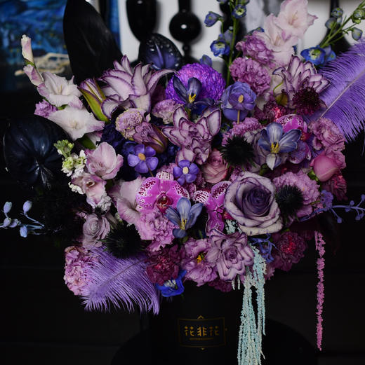 《星光璀璨》黑紫色千金风郁金香重瓣百合剑兰高级感紫色抱抱桶（需提前一天预定） 商品图8