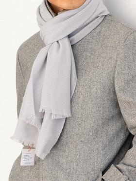 19 Andrea‘s 47 羊绒围巾