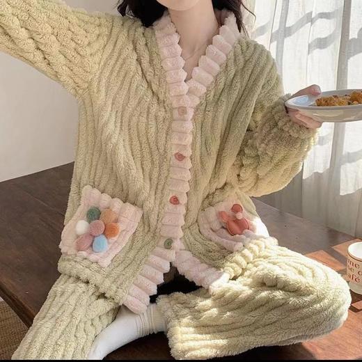 【冬日寒意！珊瑚绒睡衣将守护您一夜。】新款珊瑚绒睡衣冬季女款加绒加厚法兰绒秋冬款家居服卡通套装。ry 商品图2