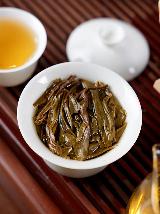 【金奖落水洞单株】2018年头春头采易武生态古茶第一村；历年斗茶会上三次夺魁山头；普洱茶生茶饼 357克/饼，拍5发6拍20发25 商品图5