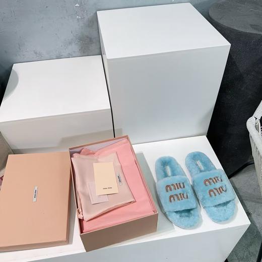 MIUMIU家 2024秋冬新品 毛毛拖鞋 商品图3
