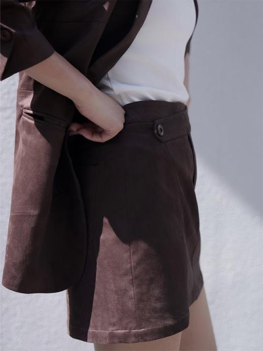LIYIHAN 进口面料24冬新款麂皮不规则结构短款A字半裙高级设计感 商品图3
