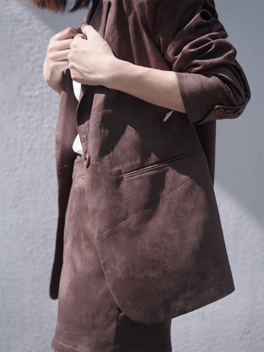 LIYIHAN 进口面料24冬新款麂皮廓形分割西装外套女高级宽松设计感 商品图1