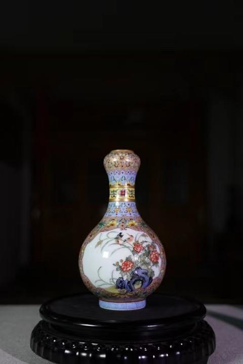 珐琅彩安居乐业蒜头瓶 商品图0