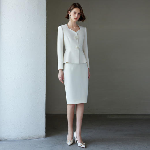AD白色小香风套装2024减龄搭配一整套秋装高级肌理感收腰长袖外套 商品图1